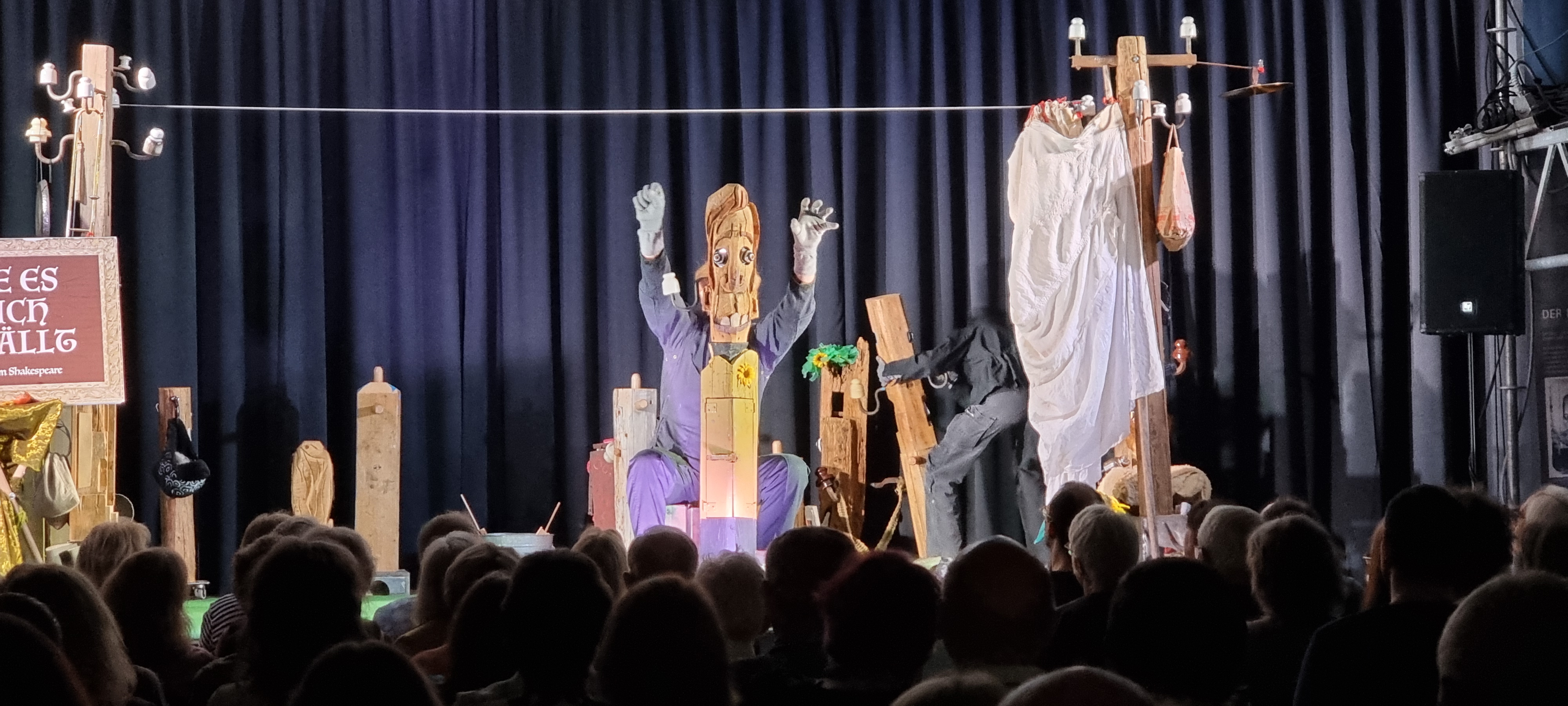 Kunsttheater-Aufführung im Museum Schwabach mit Bühnenbeleuchtung